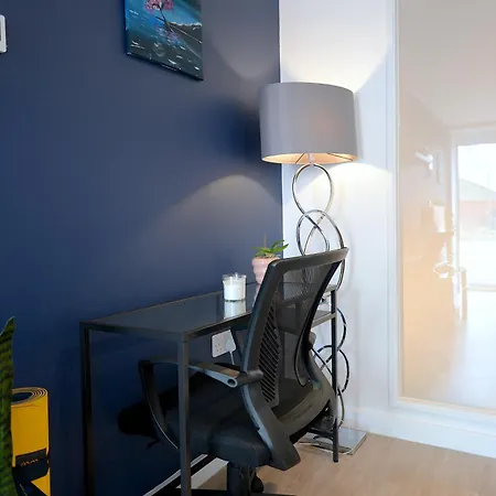 Chic Ground Floor Flat Top Location Woking & Free Parking Exterior photo