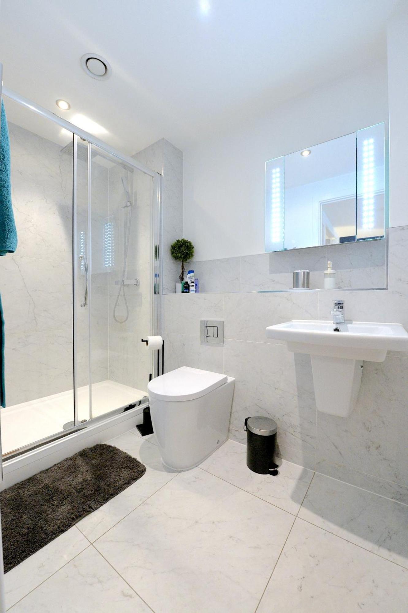 Chic Ground Floor Flat Location & Free Parking Apartment