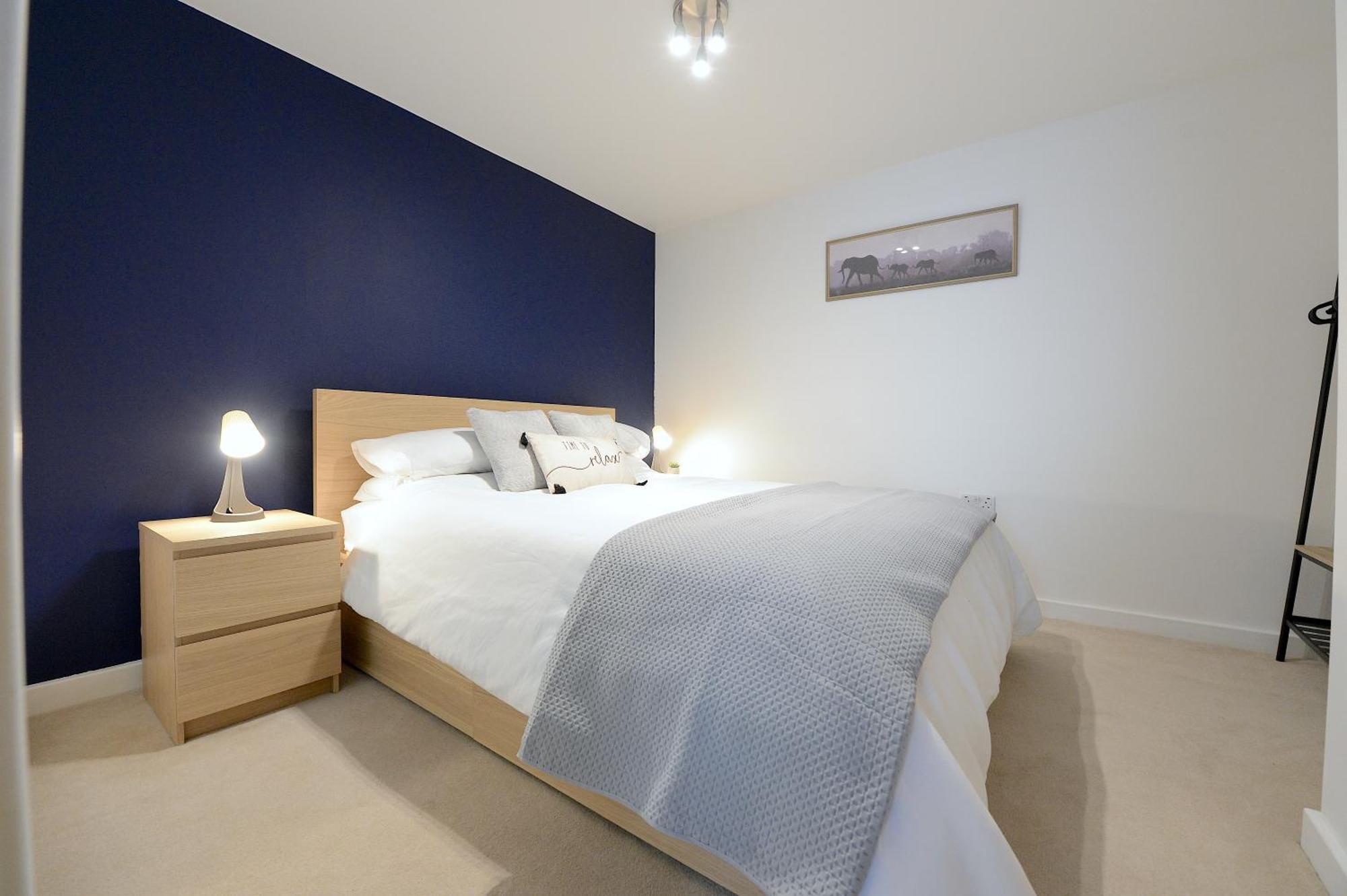 Chic Ground Floor Flat Location & Free Parking Apartment Woking
